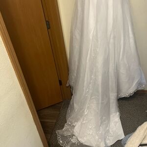 Elegant White Wedding Dress